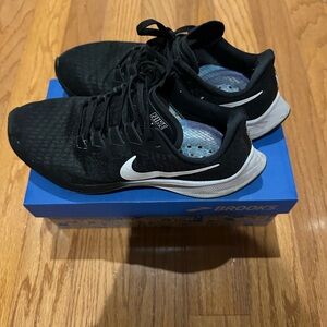 Nike Pegasus 37 running shoe- used